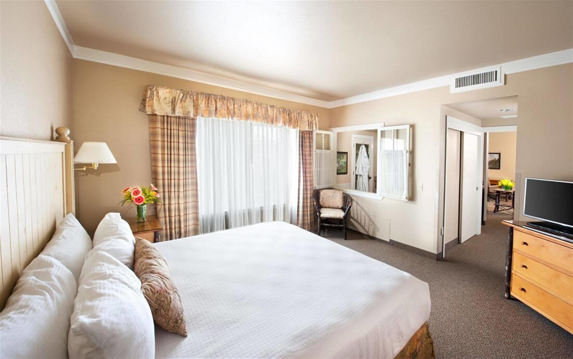 Harris Ranch Inn And Restaurant Huron 외부 사진
