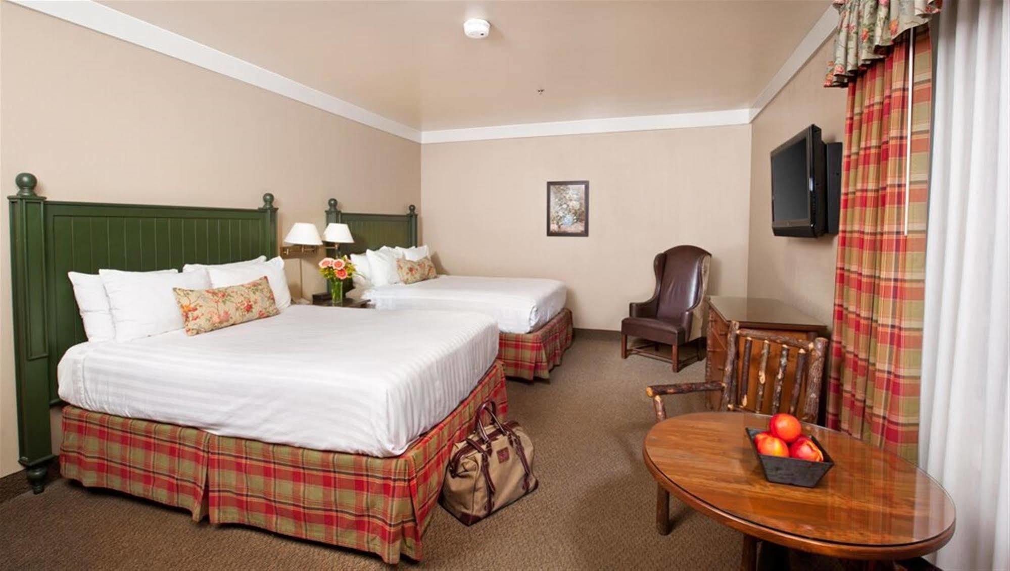 Harris Ranch Inn And Restaurant Huron 외부 사진