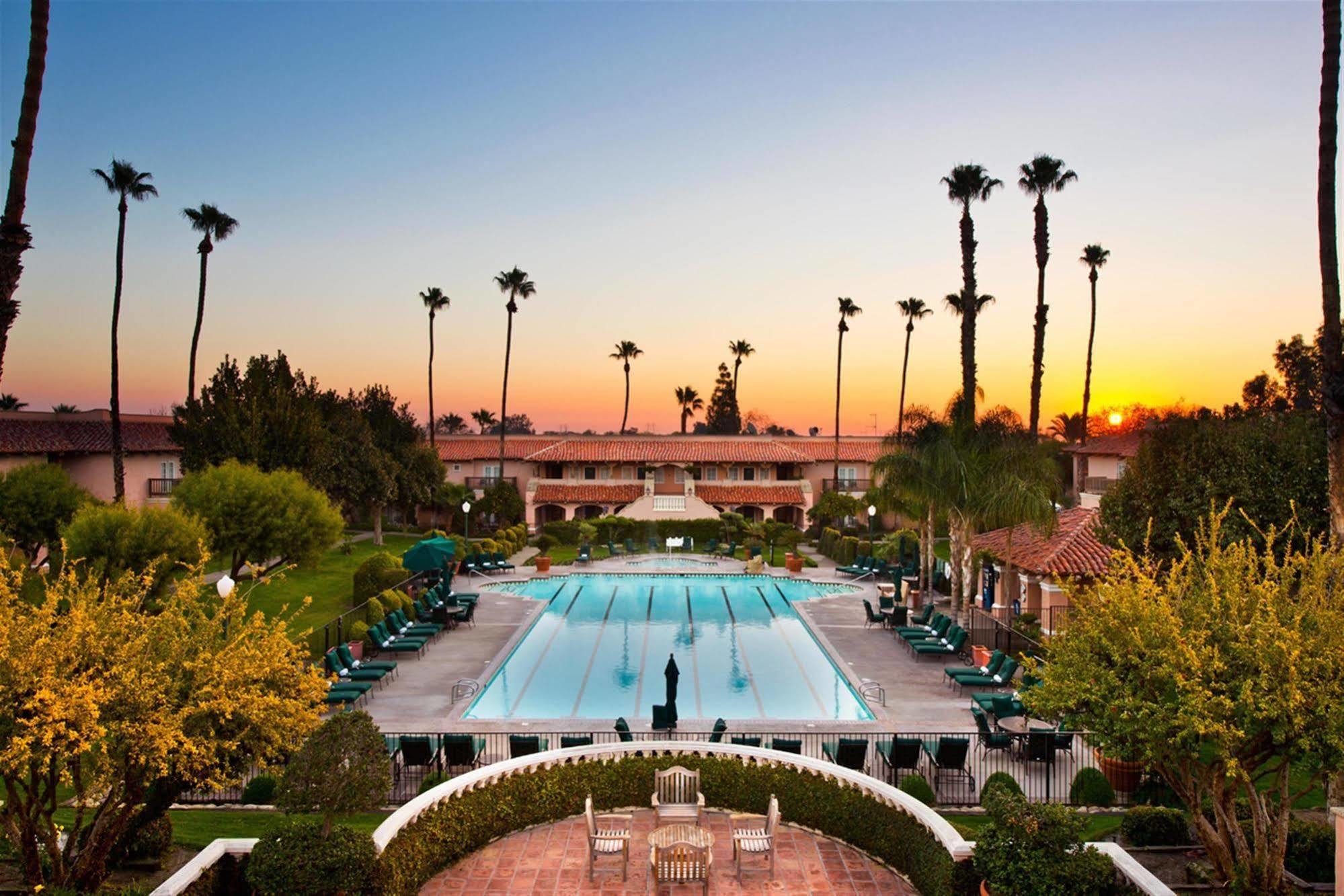 Harris Ranch Inn And Restaurant Huron 외부 사진