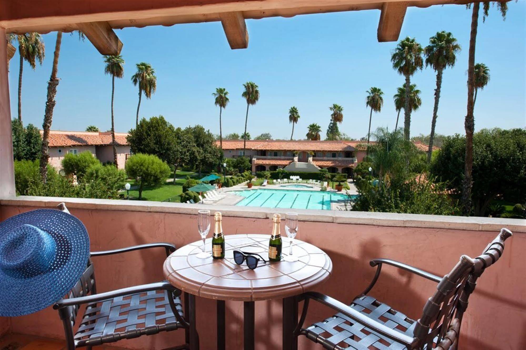 Harris Ranch Inn And Restaurant Huron 외부 사진