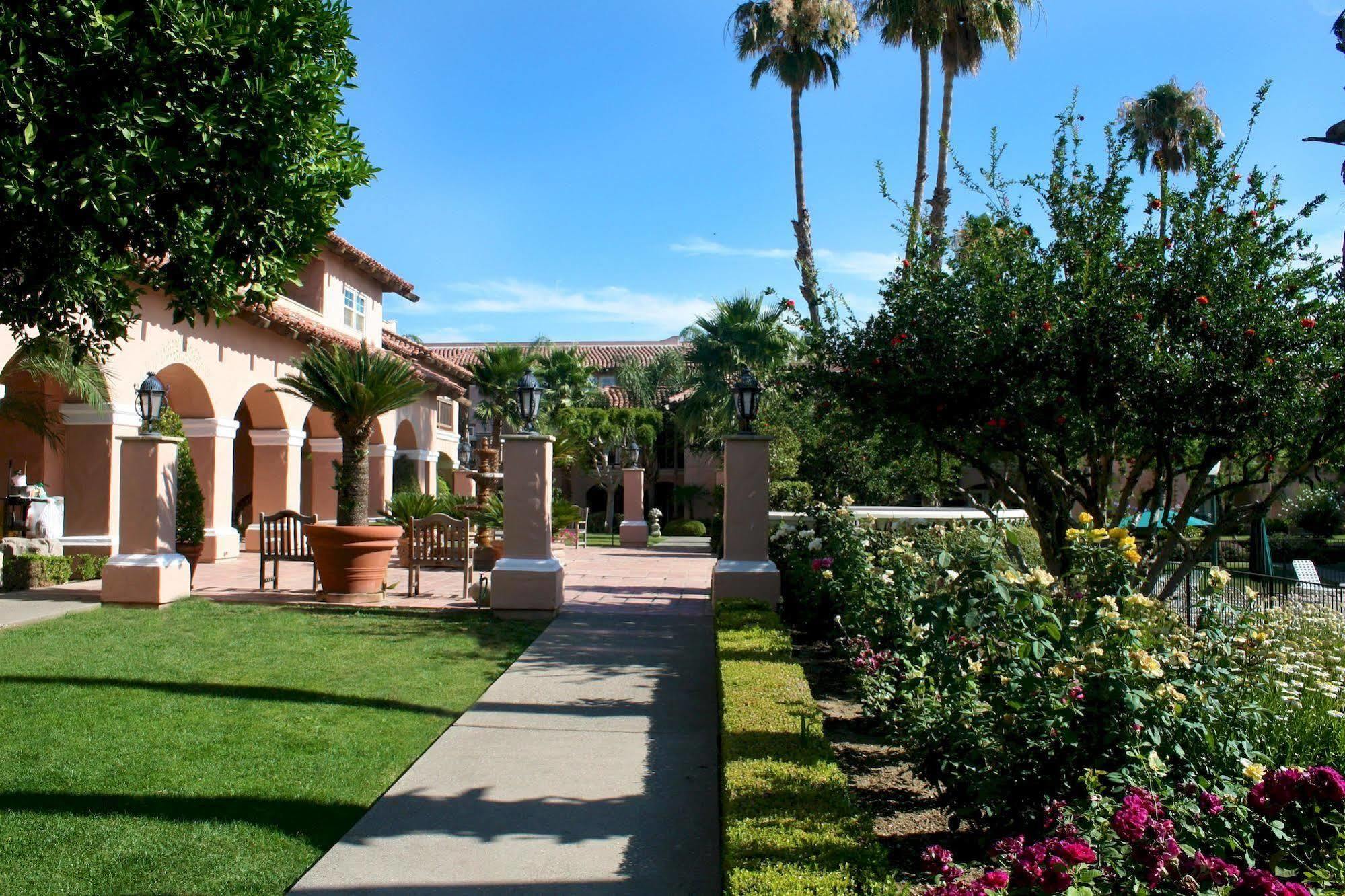 Harris Ranch Inn And Restaurant Huron 외부 사진