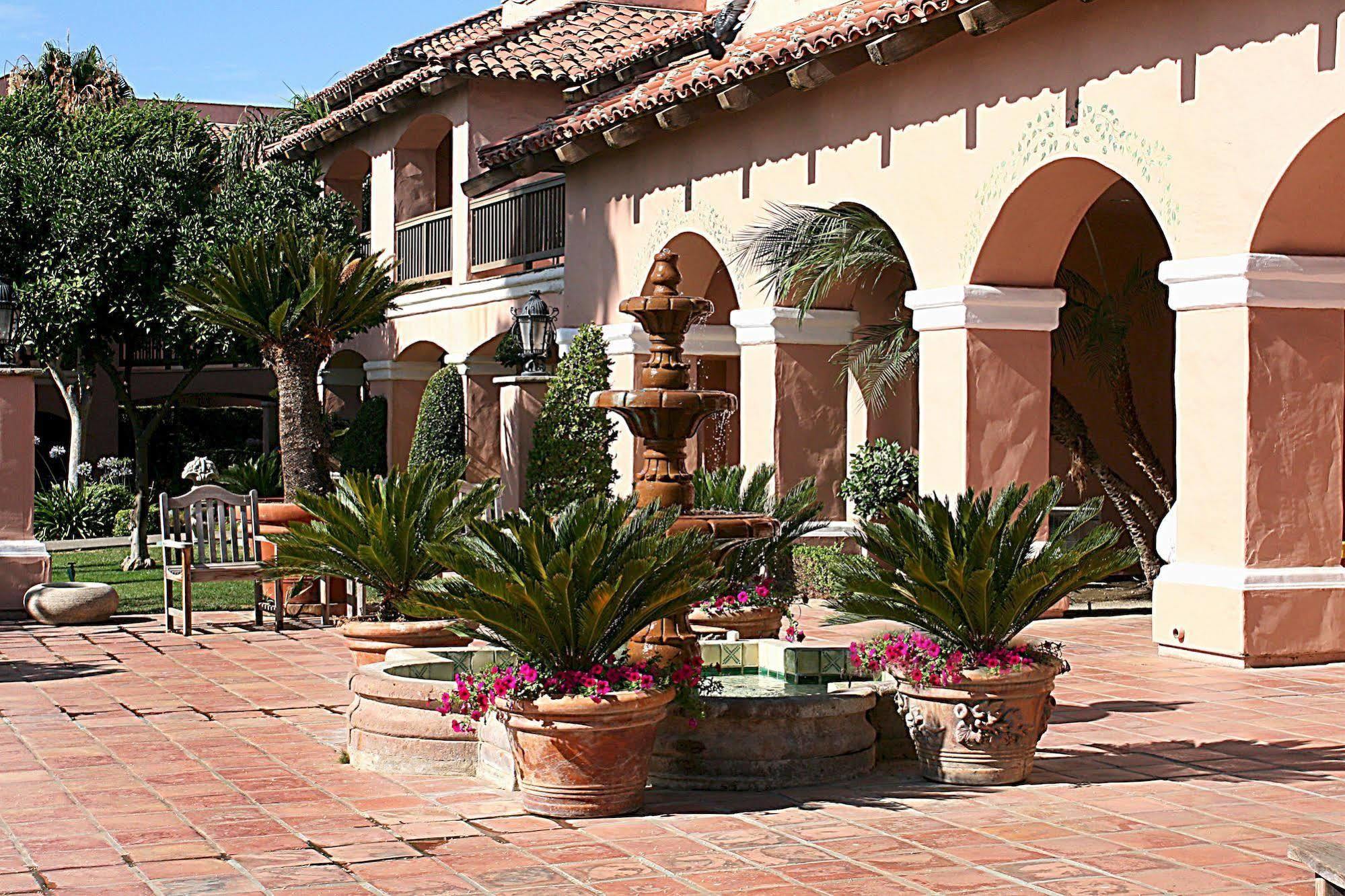 Harris Ranch Inn And Restaurant Huron 외부 사진