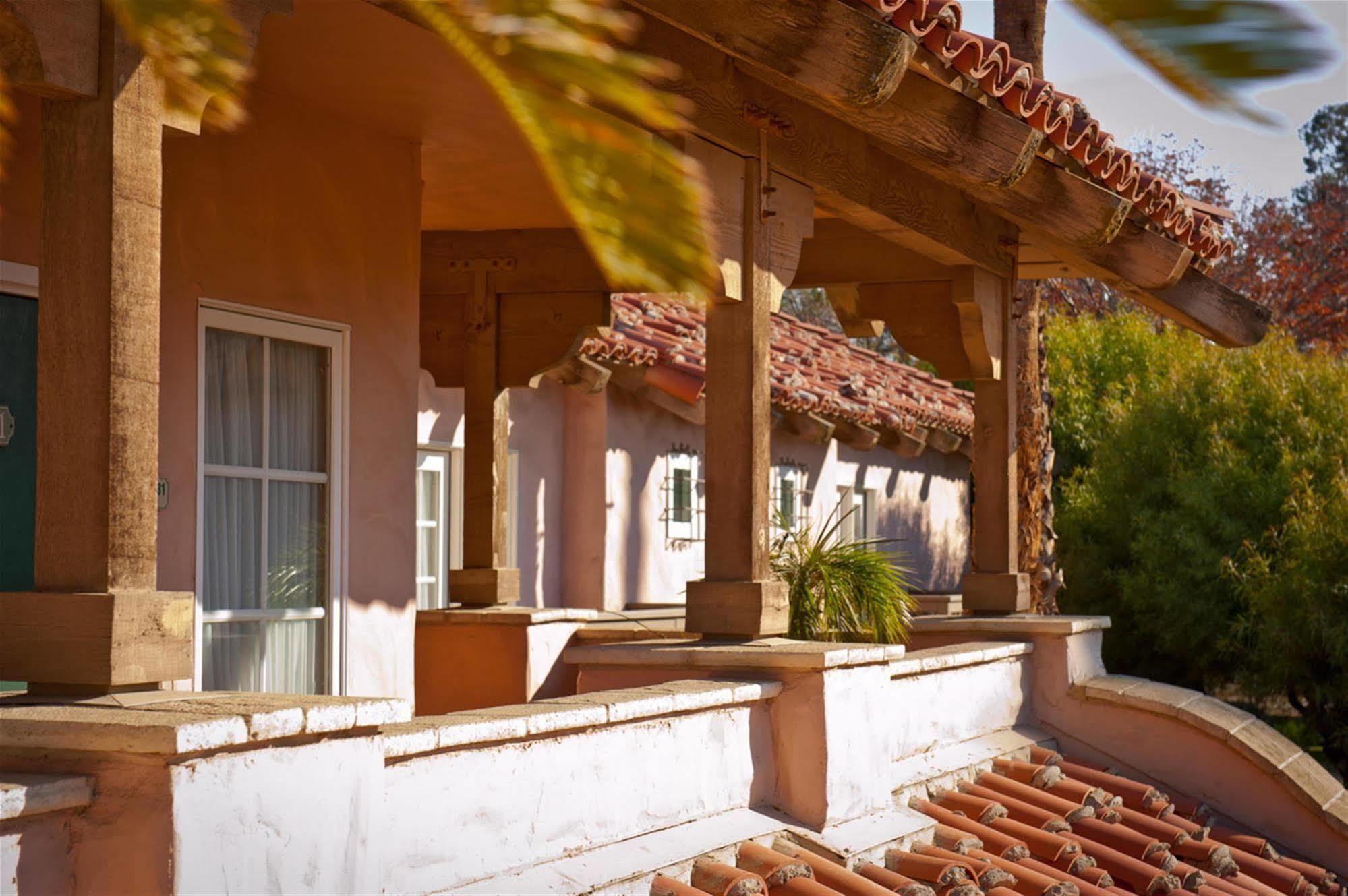 Harris Ranch Inn And Restaurant Huron 외부 사진